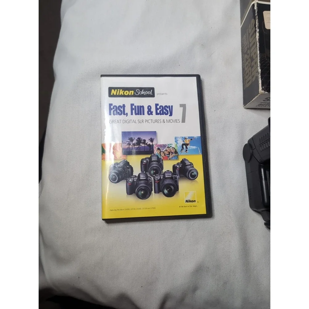 Huge Lot Vintage Camera Equipment Kodak Polaroid Cannon Flashes Cameras Lenses - Picture 15 of 15